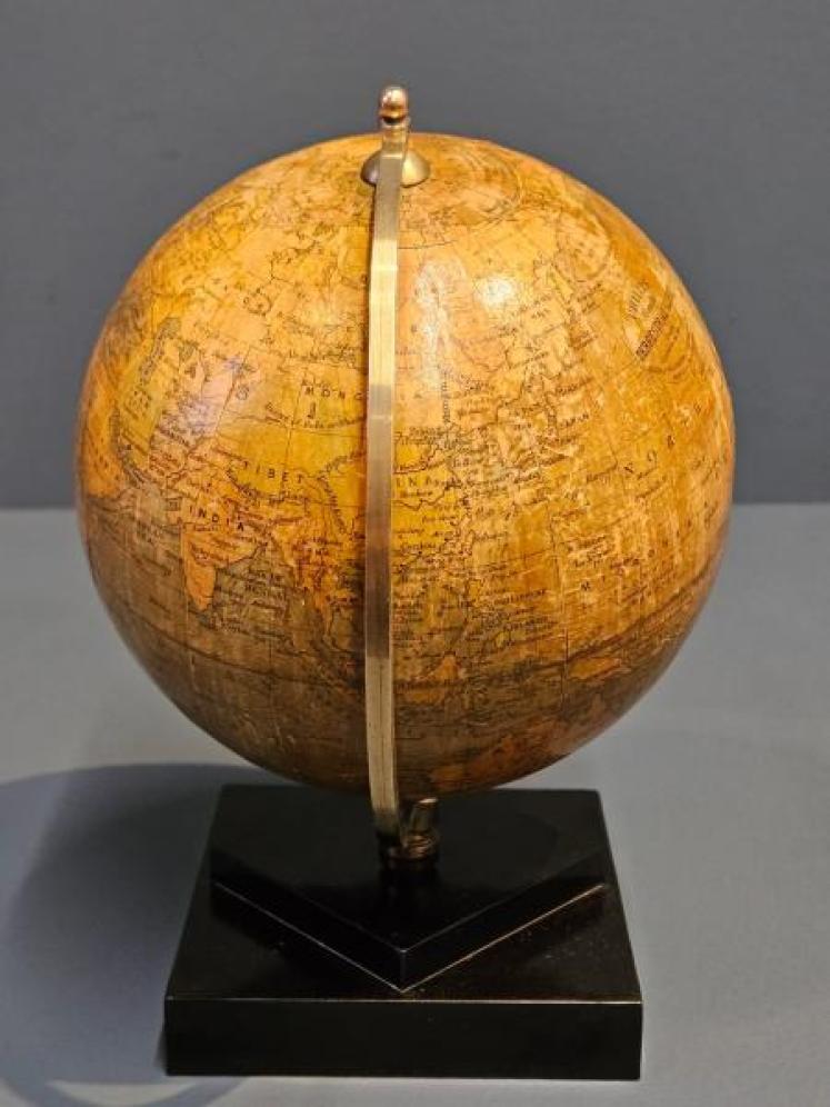 1930's Phillips 6" Globe - Image 5
