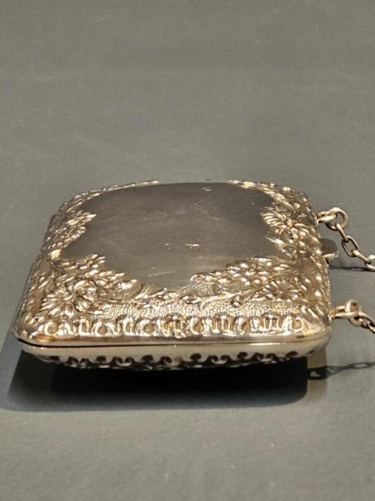 Edwardian Silver Purse with Daisy Design - Image 6