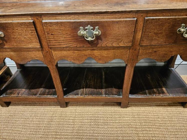 George III Oak Open Pot Board Dresser and Rack - Image 4