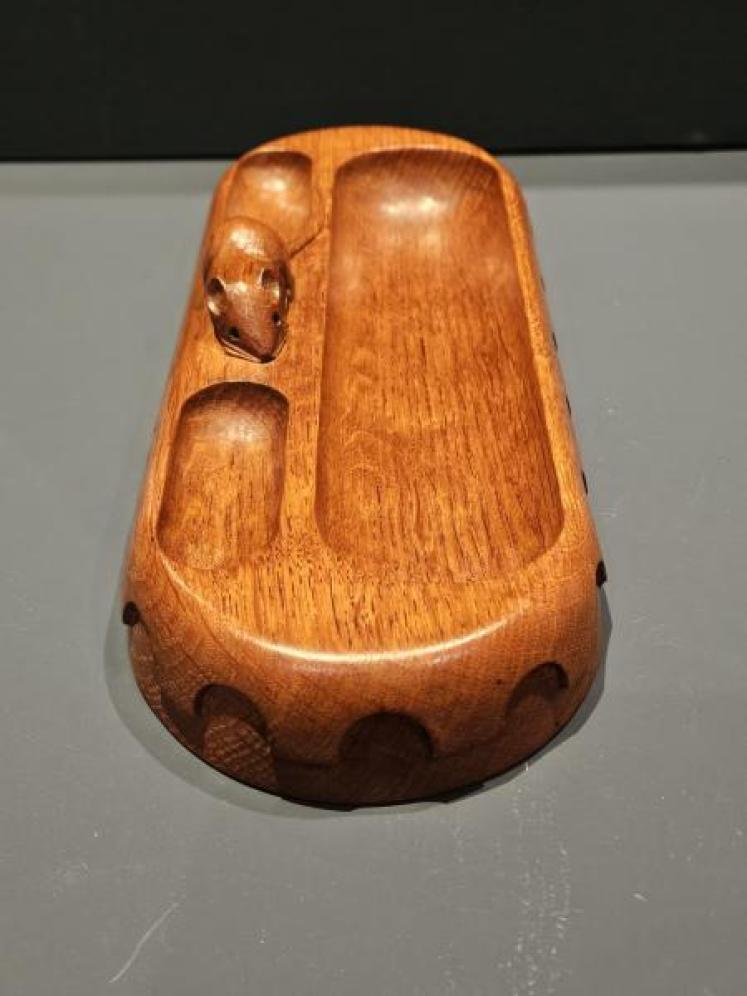 Thompsons of Kilburn Mouseman Desk Tidy and Pen Tray - Image 7
