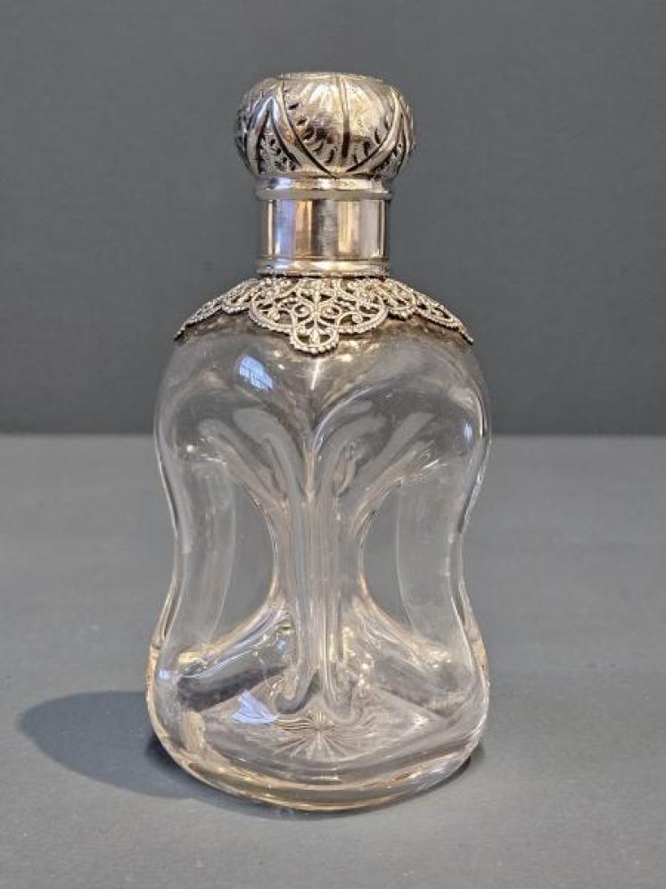 Victorian Silver Topped Glug Scent Bottle - Image 2