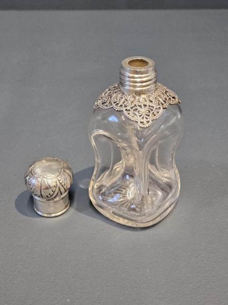 Victorian Silver Topped Glug Scent Bottle - Image 5