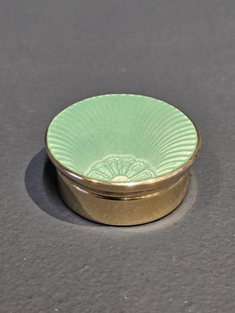 Superb Silver Gilt Enamel Top Pill Box - Image 2