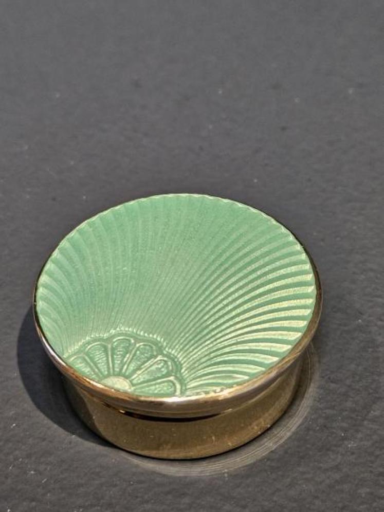 Superb Silver Gilt Enamel Top Pill Box - Image 3