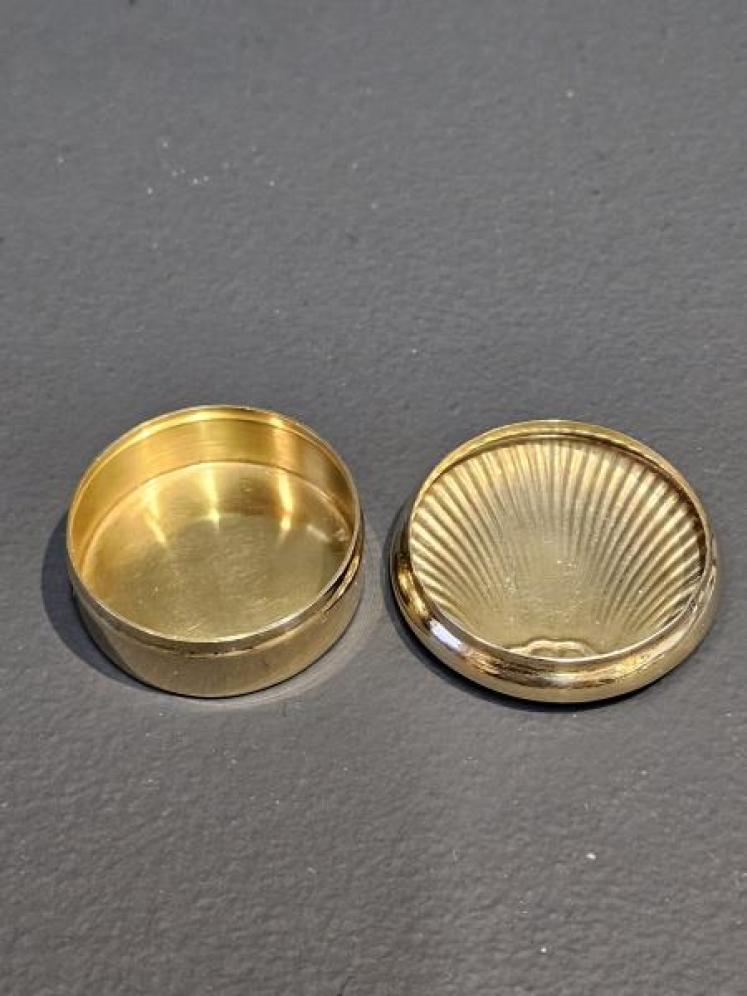 Superb Silver Gilt Enamel Top Pill Box - Image 4