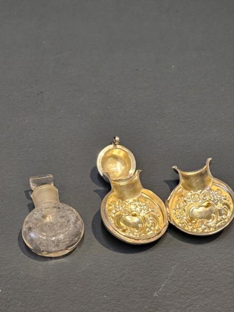Victorian Silver Miniature Scent Bottle and Case - Image 5