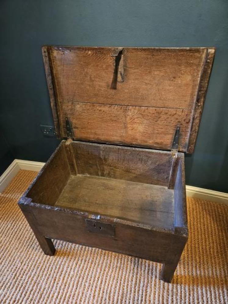 Unusual Proportioned James II Oak Coffer - Image 5