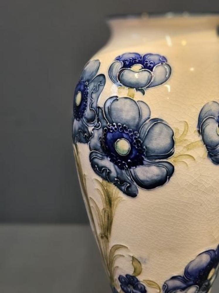 Macintyre Moorcroft Poppies Vase - Image 3
