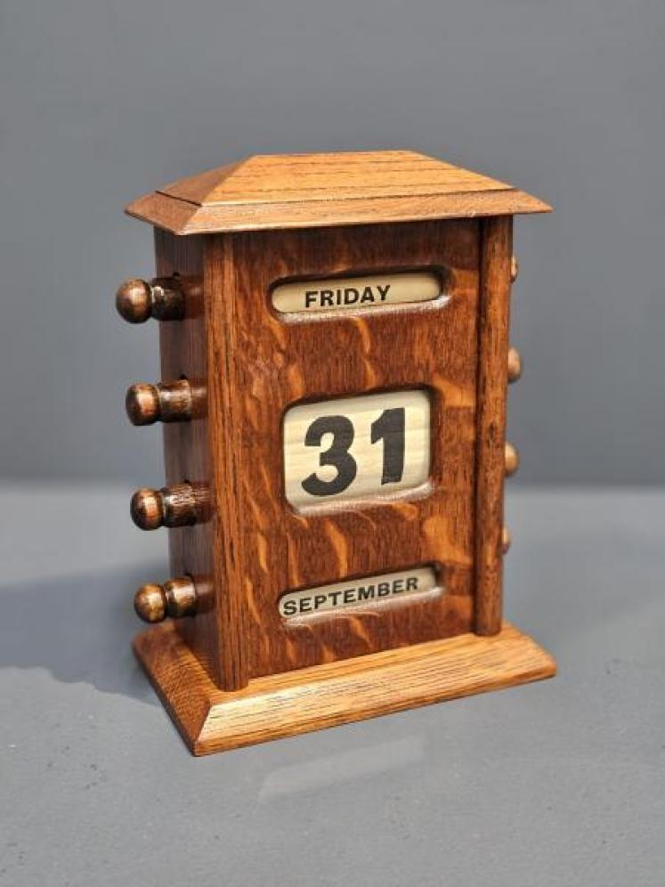 Edwardian Oak Perpetual Desk Calendar - Image 2