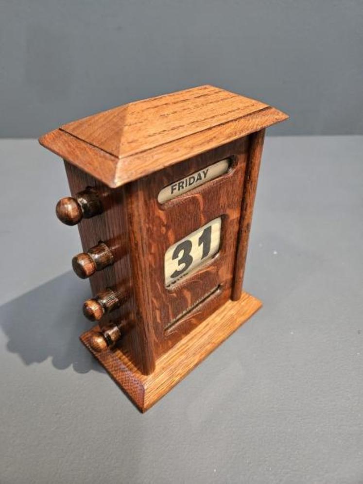 Edwardian Oak Perpetual Desk Calendar - Image 5