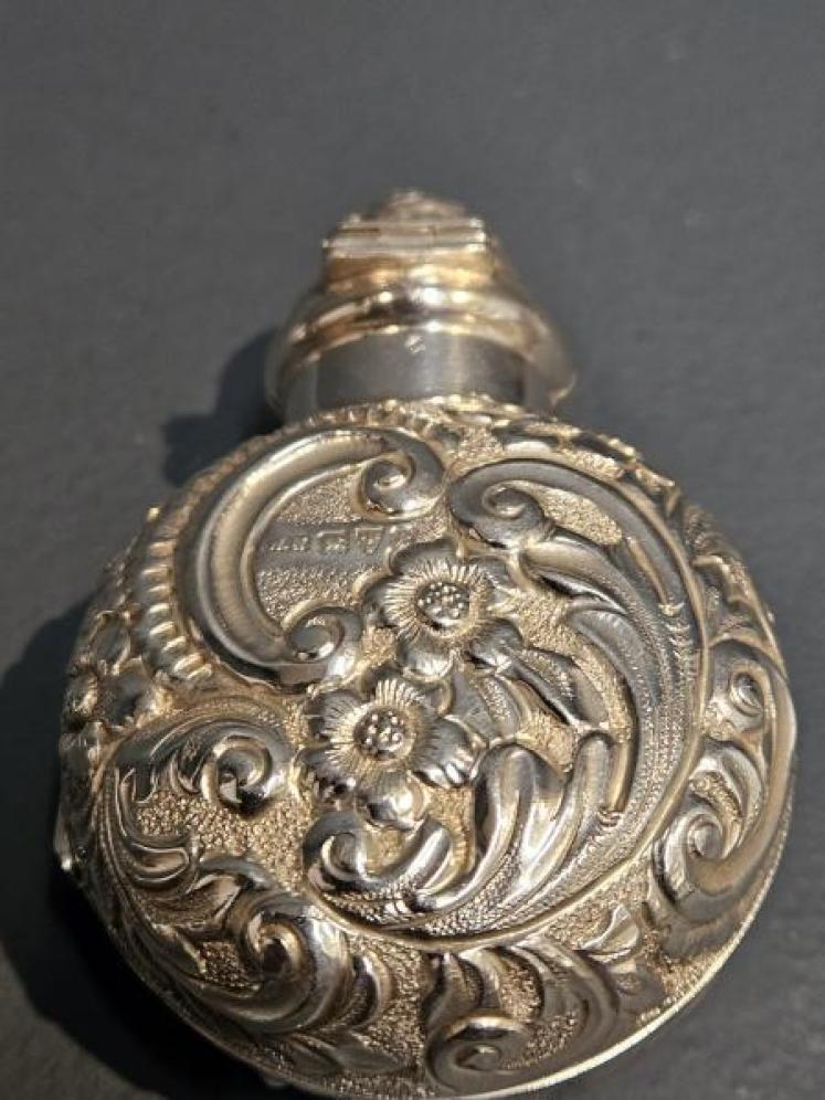 Victorian Chester Scent Bottle Case - Image 5