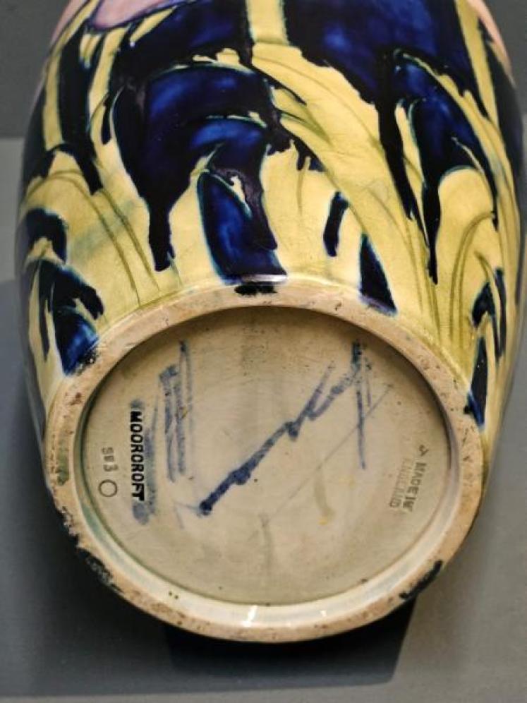 Large Moorcroft Big Poppy Vase  - Image 3