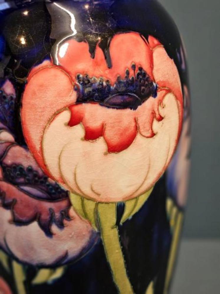 Large Moorcroft Big Poppy Vase  - Image 5