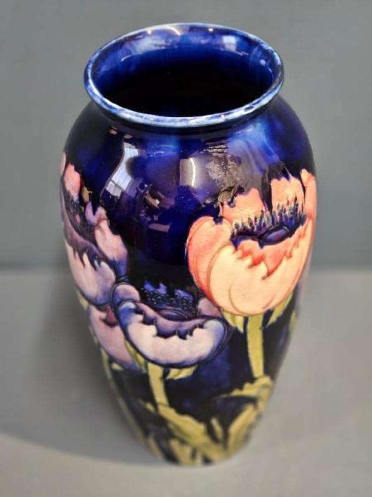 Large Moorcroft Big Poppy Vase  - Image 6