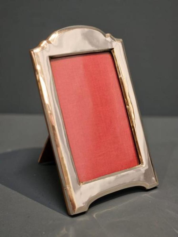 Immaculate George V Silver Photo Frame  - Image 2