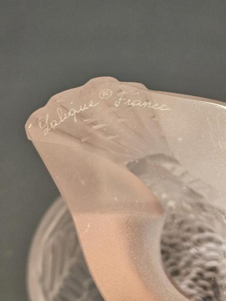 Lalique Opalescent Parakeet - Image 4