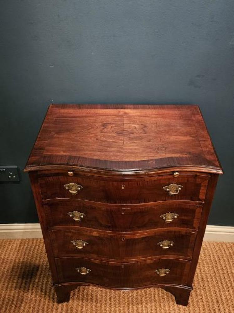 Edwardian Walnut Serpentine Chest of Drawers - Image 3