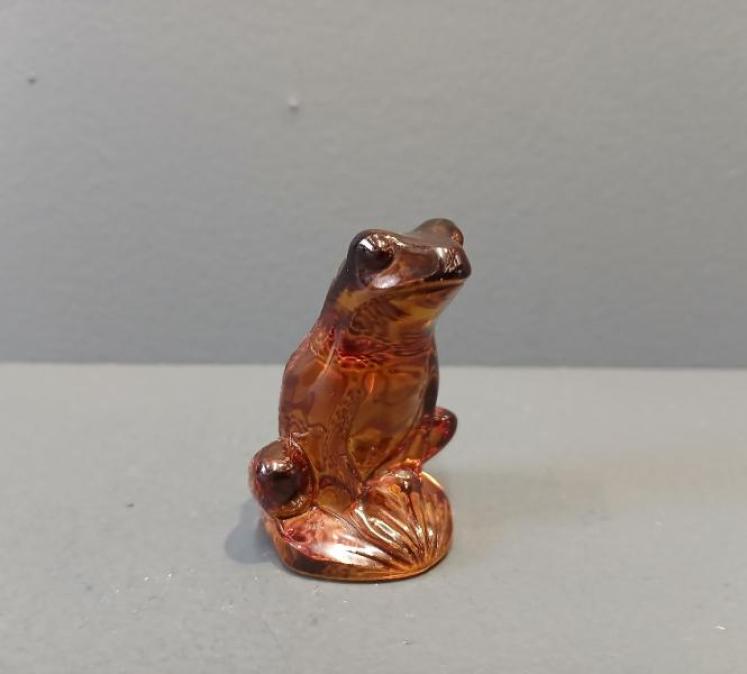 Lalique Amber Sitting Frog - Image 2