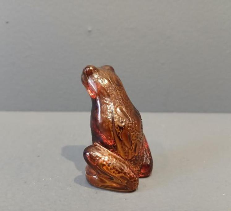Lalique Amber Sitting Frog - Image 4