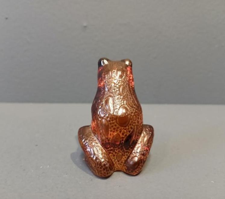 Lalique Amber Sitting Frog - Image 5