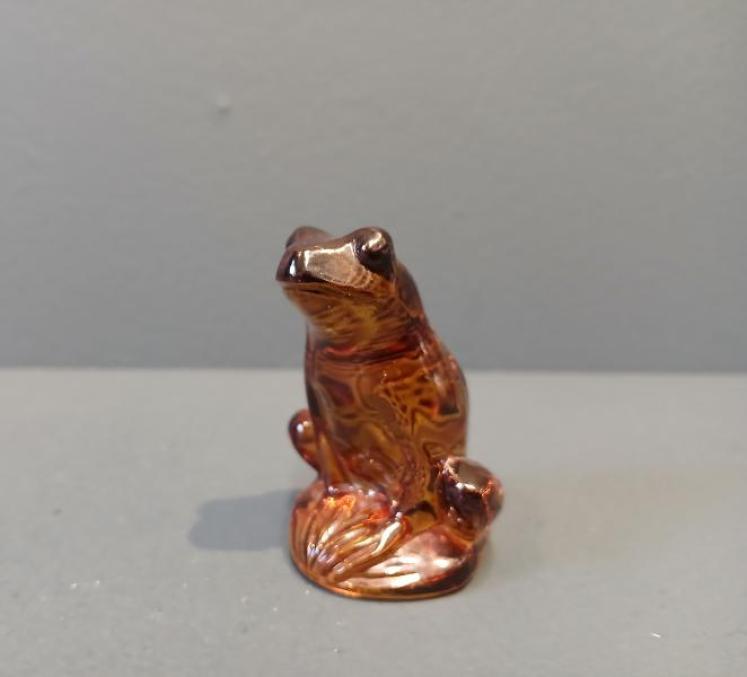 Lalique Amber Sitting Frog - Image 7