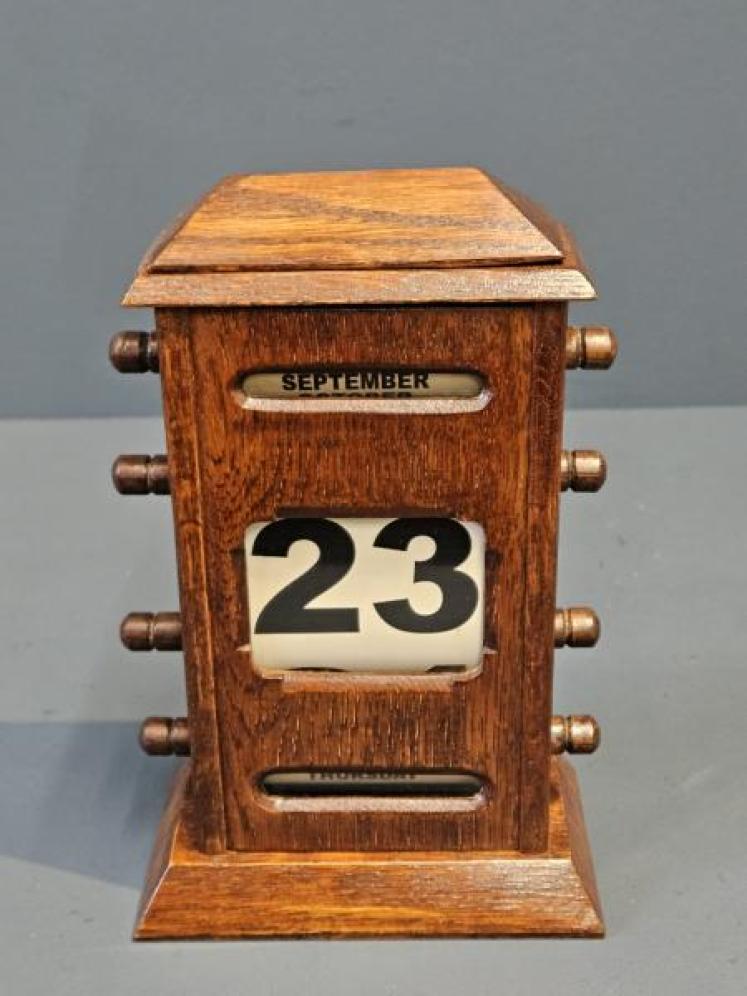 Edwardian Oak Perpetual Desk Calendar - Image 6
