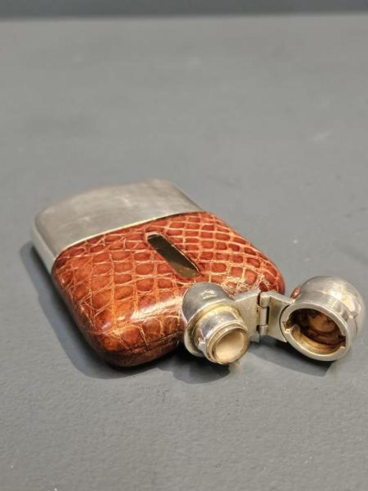 Small Victorian Silver Plated and Crocodile Skin Hip Flask - Image 5