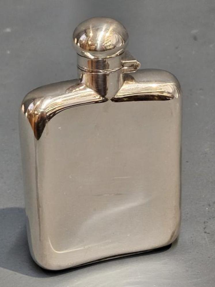 George V Curved Silver Hip Flask - Image 1
