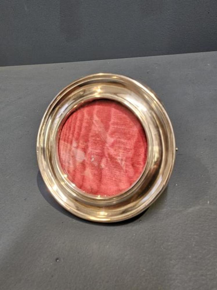 George V Circular Silver Photo Frame - Image 2