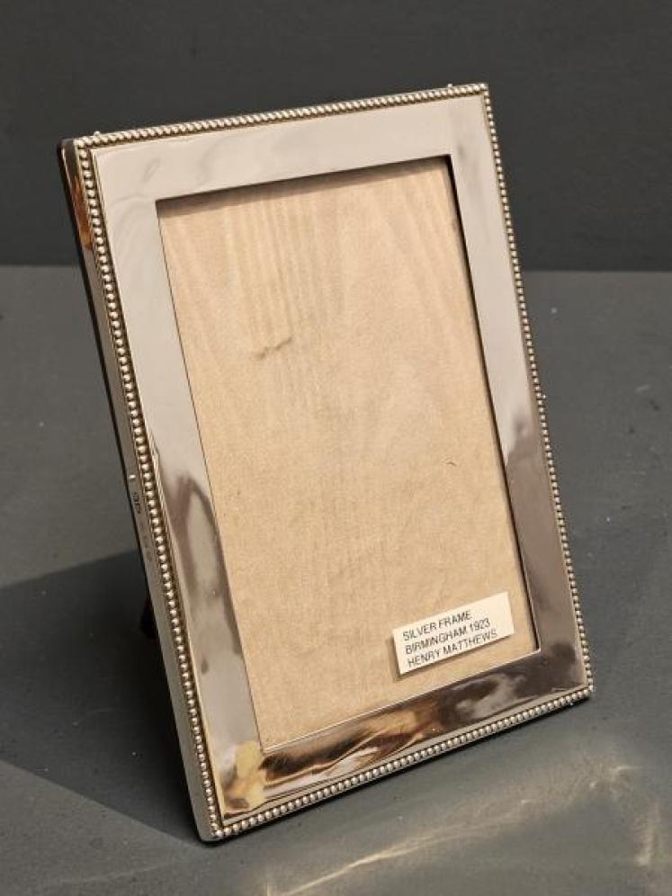 George V Silver Beaded Edge Frame  - Image 1