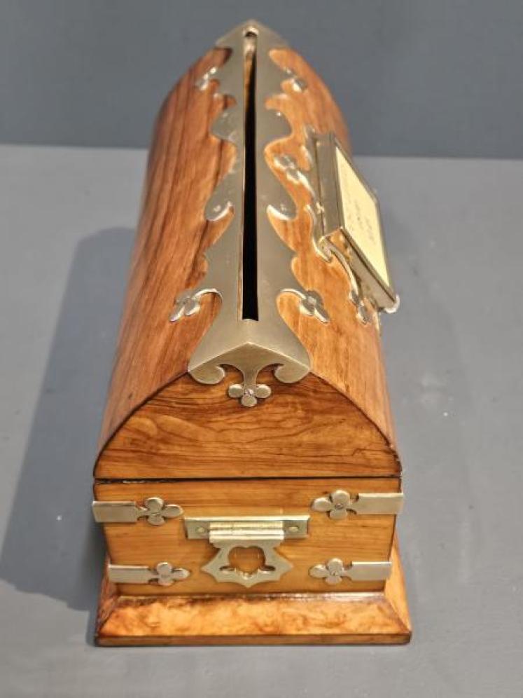 Superb Victorian Walnut Letter Box - Image 4