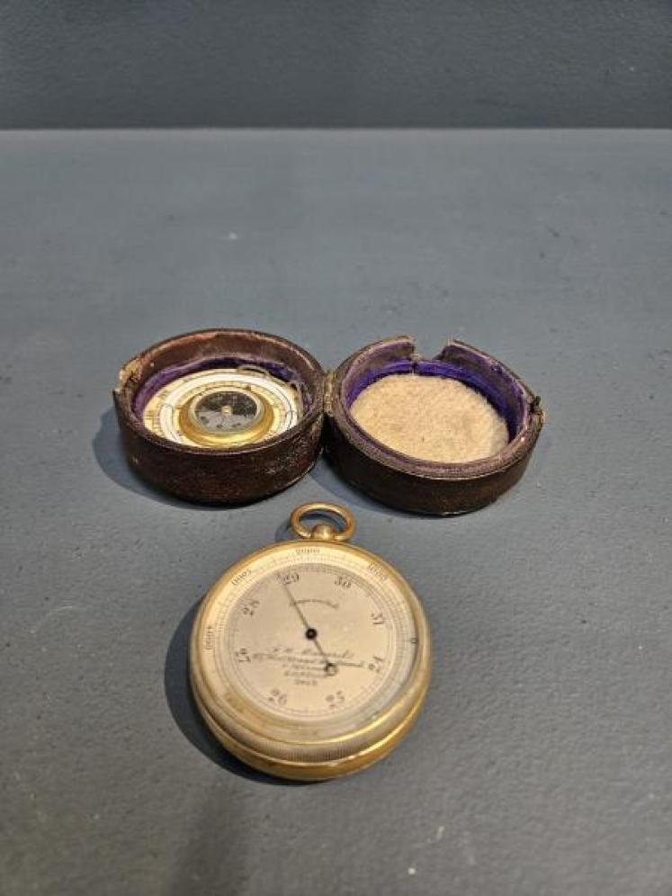 Victorian Pocket Barometer and Compass Combination - Image 4