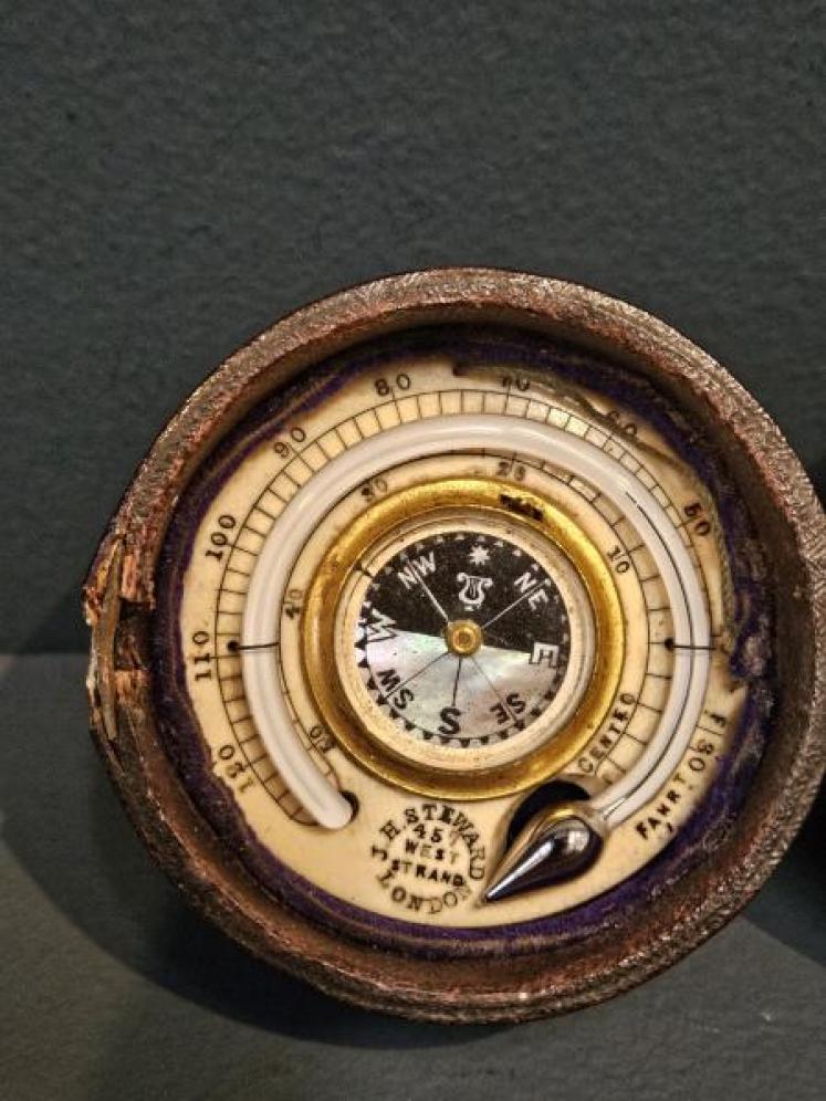Victorian Pocket Barometer and Compass Combination - Image 5