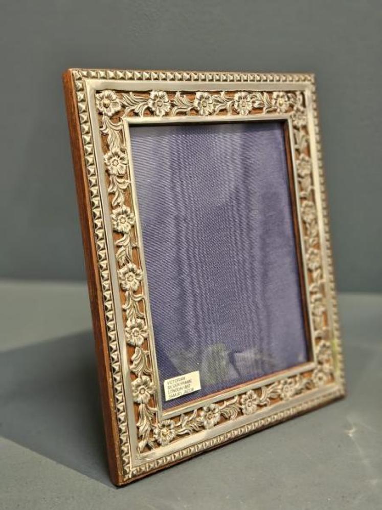Large Victorian Silver Floral Border Photo Frame - Image 2