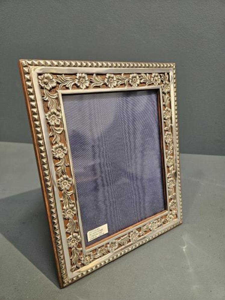 Large Victorian Silver Floral Border Photo Frame - Image 5