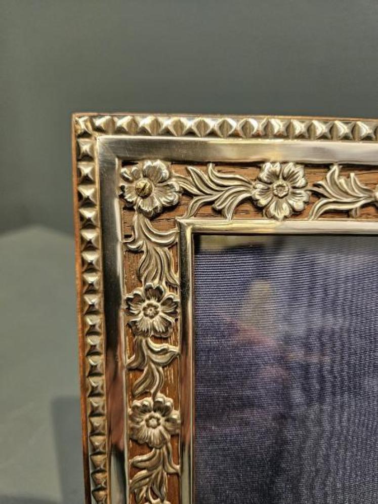 Large Victorian Silver Floral Border Photo Frame - Image 7