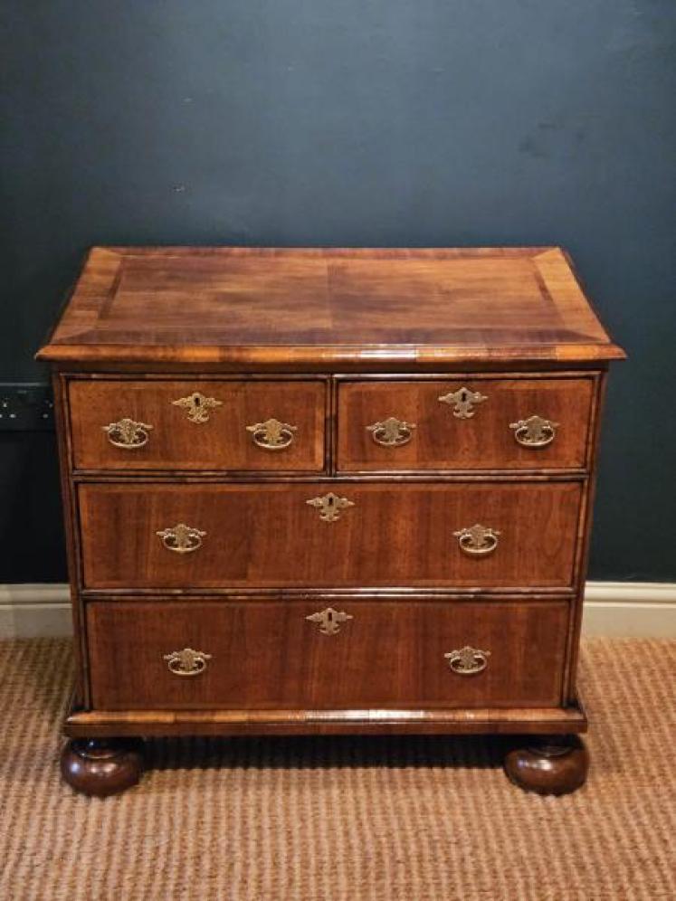Small William and Mary Walnut Chest - Image 3