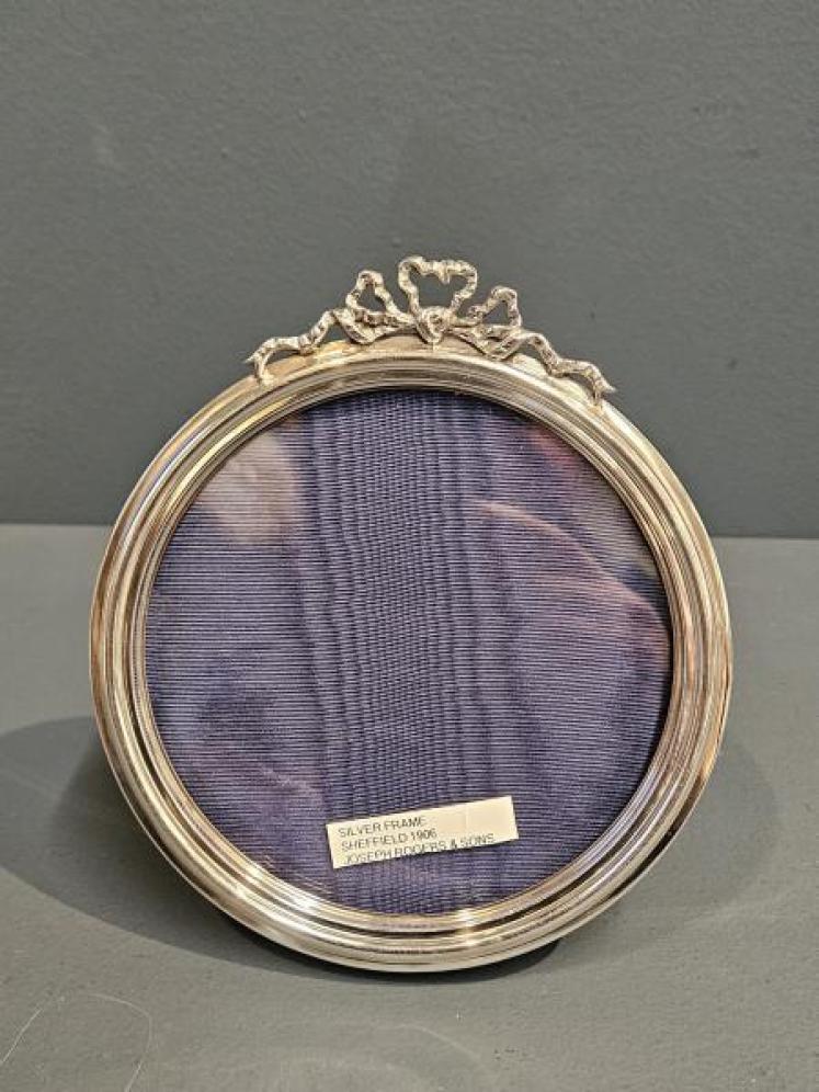 Edwardian Circular Ribbon Crest Silver Photo Frame - Image 1