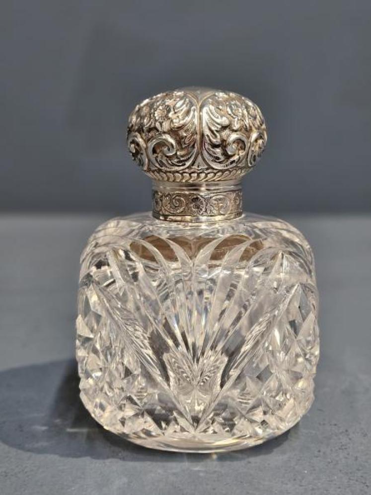 Victorian Cut Crystal and Silver Scent Bottle  - Image 3