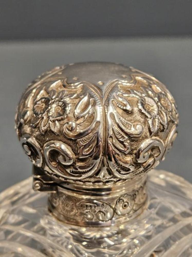 Victorian Cut Crystal and Silver Scent Bottle  - Image 4