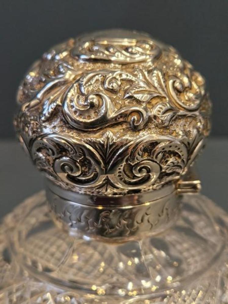 Large Edwardian Silver and Crystal Scent Bottle - Image 2