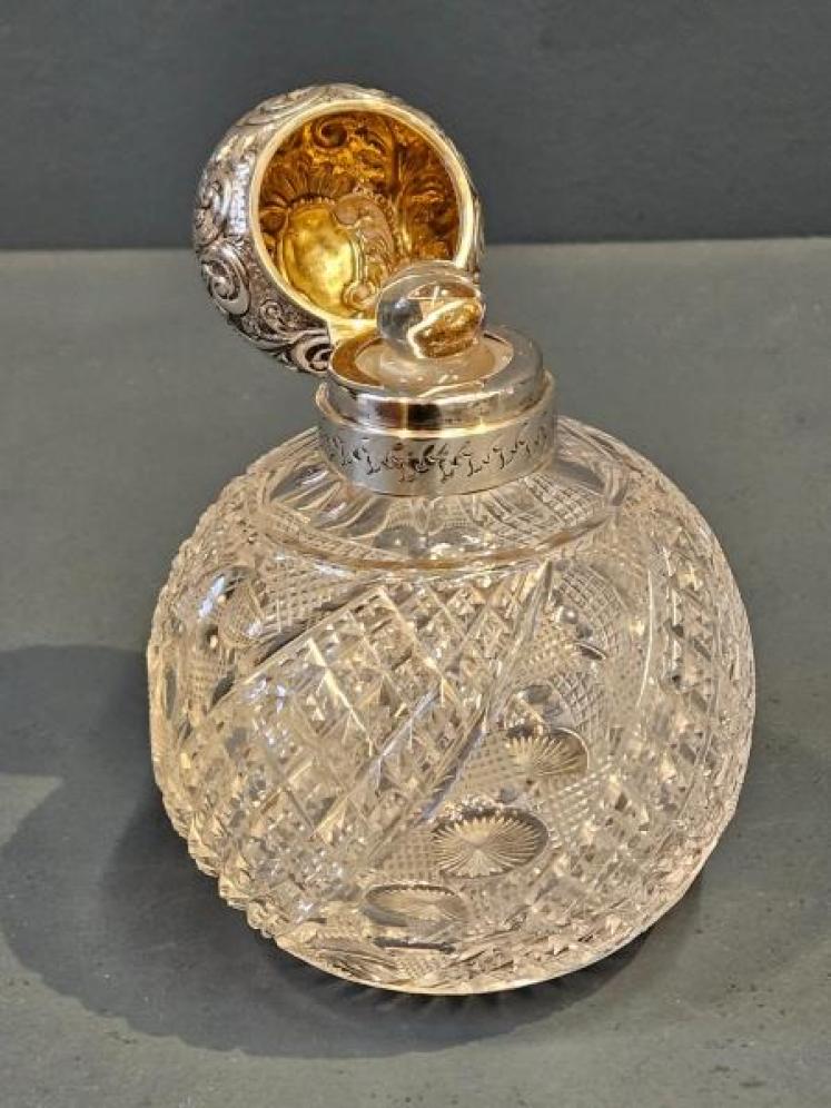 Large Edwardian Silver and Crystal Scent Bottle - Image 4