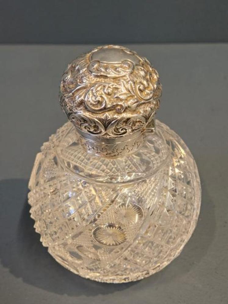 Large Edwardian Silver and Crystal Scent Bottle - Image 6