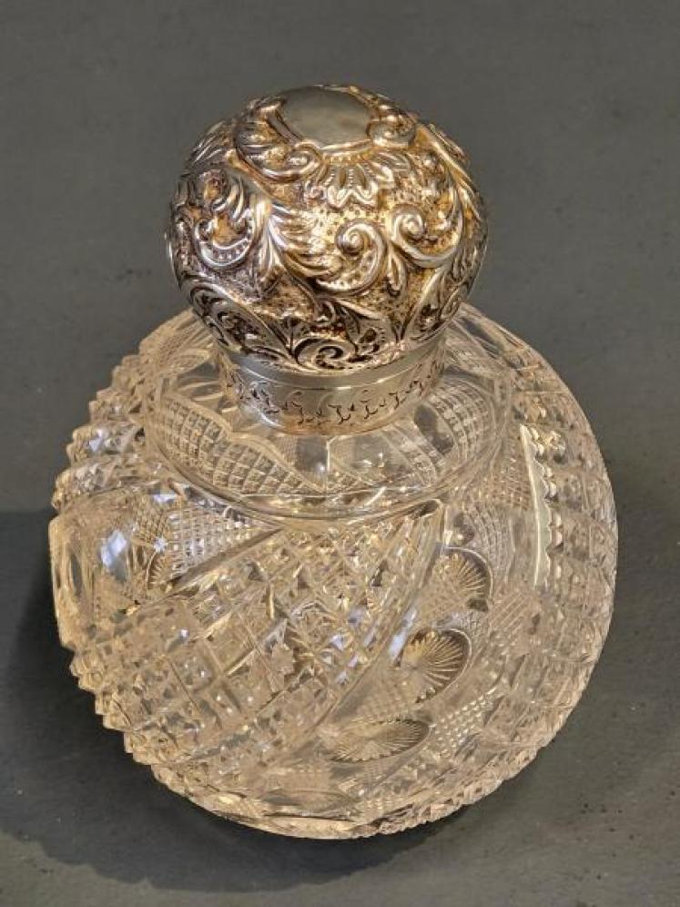 Large Edwardian Silver and Crystal Scent Bottle - Image 7