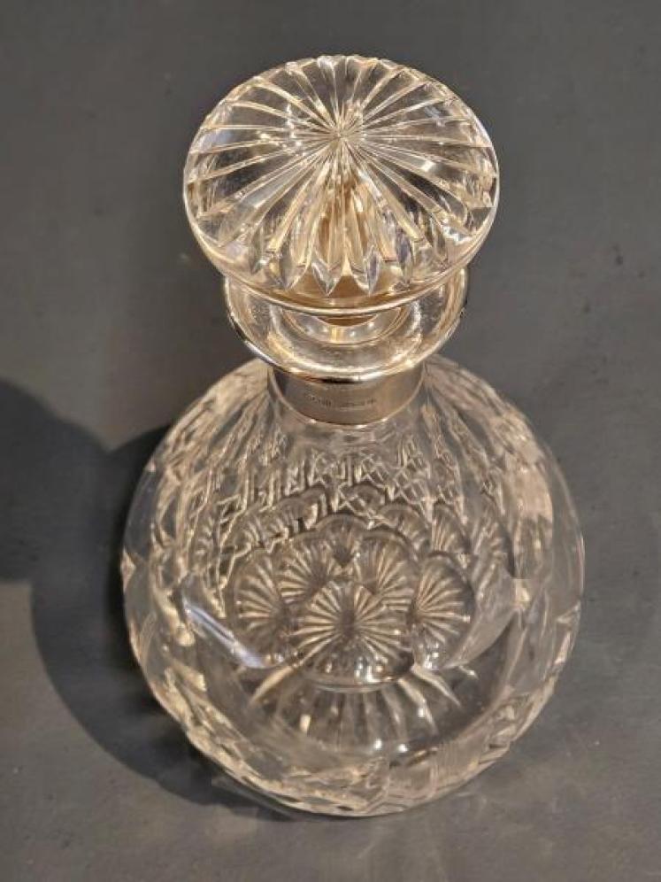 Hukin & Heath Silver Collar Crystal Decanter - Image 5
