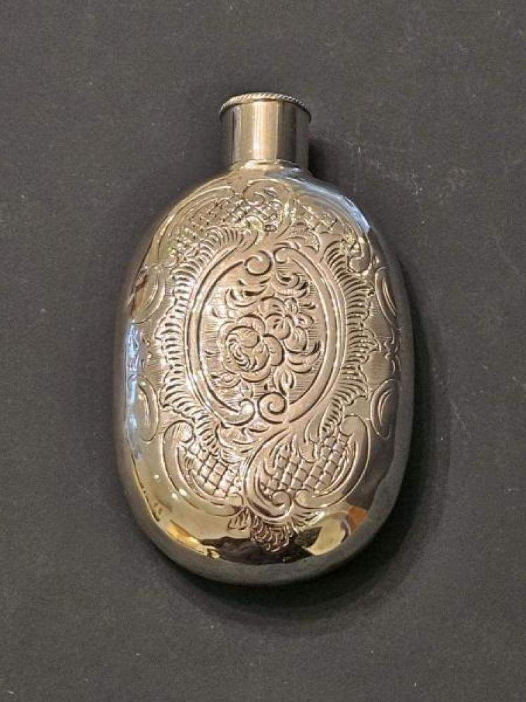 William IV Silver Hip Flask - Image 1