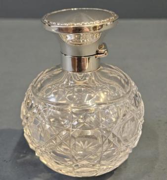 Walker and Hall Silver Top Scent Bottle
