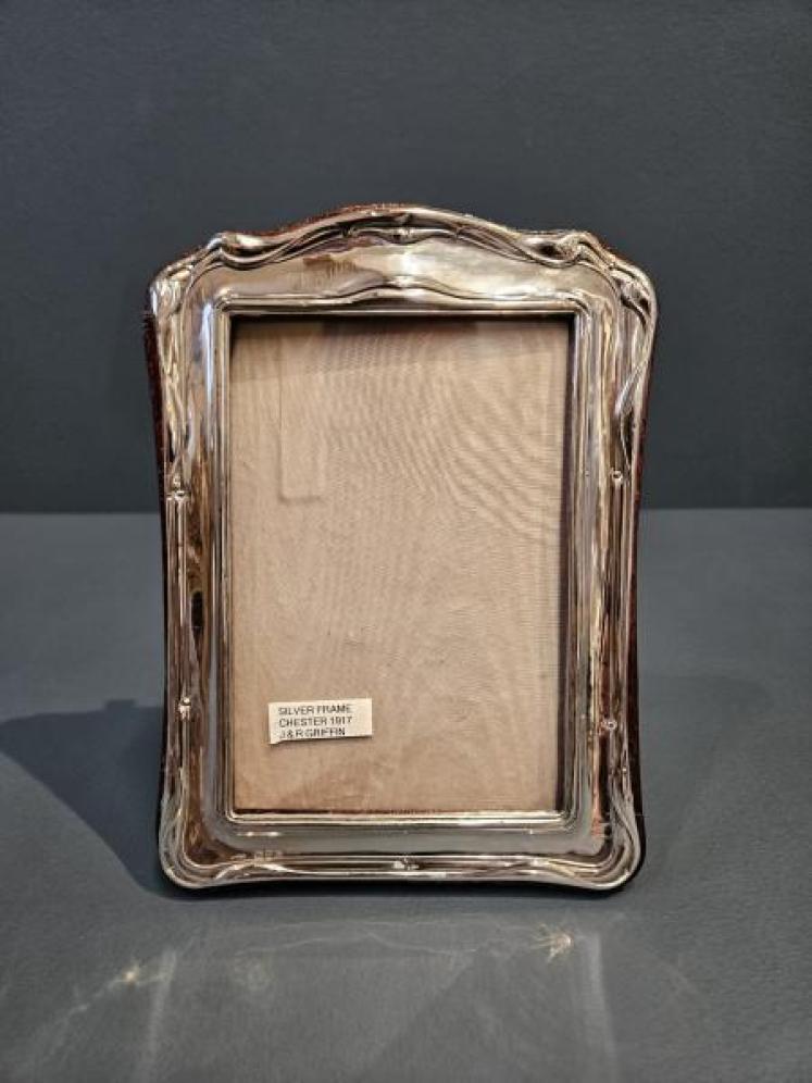 George V Chester Silver Photo Frame - Image 1