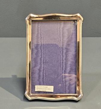 George V Silver Swept Edge Photo Frame