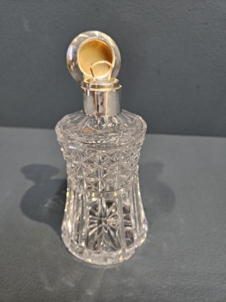 Silver and Enamel Topped Cut Crystal Scent Bottle - Image 2